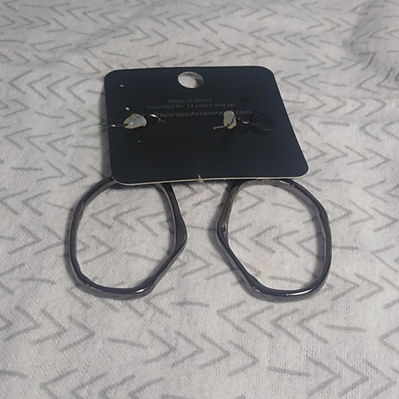 Set of 2 Paparazzi Earrings - Picture 7 of 9